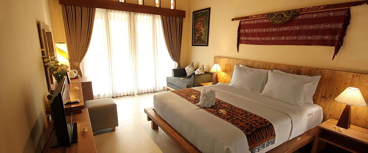 Room With Pool - Bedroom