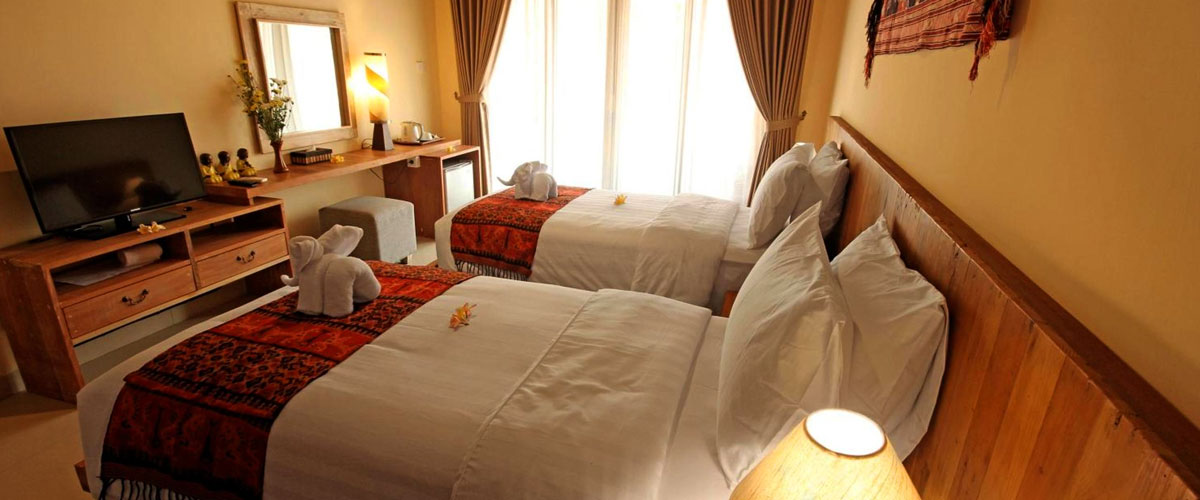 Room With Pool - Bedroom