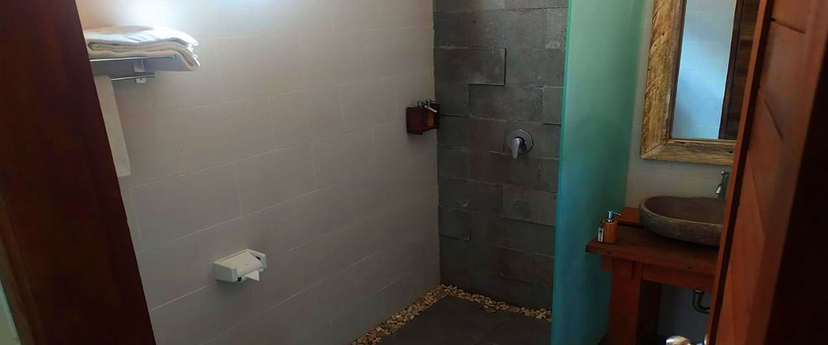 Room With Pool - Bathroom